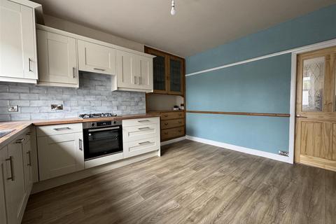 2 bedroom end of terrace house for sale, Commercial Road, Skelmanthorpe, HD8 9DX