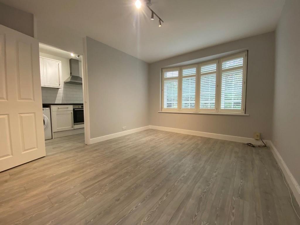 Living room.1.jpg