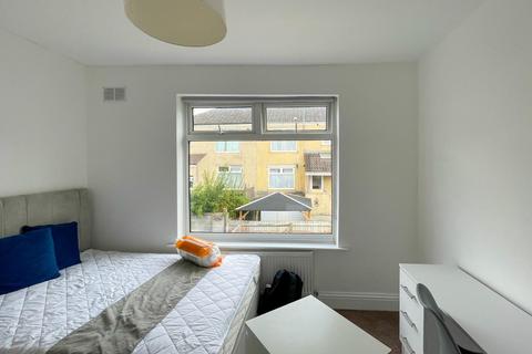 8 Ashdene Avenue, Bristol, BS5 6QH