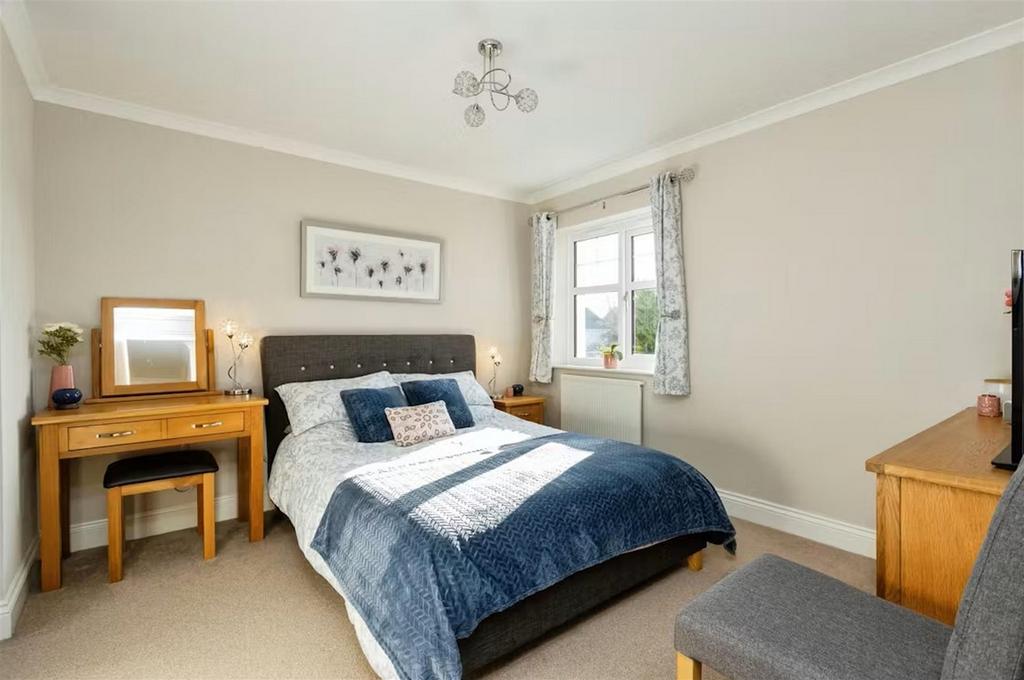 V Bedroom 2