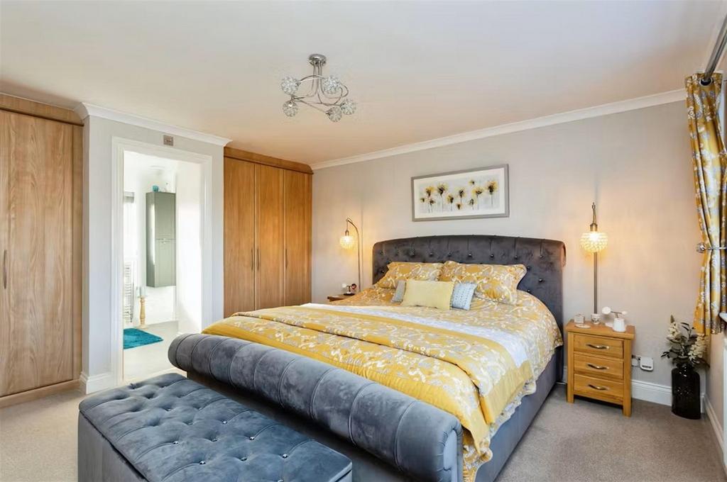 V Bedroom 1