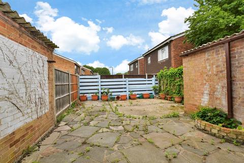 10 Ongar Way, Rainham, RM13 7TS