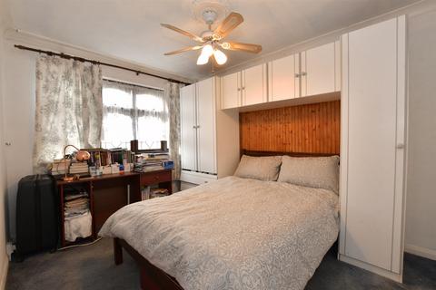 10 Ongar Way, Rainham, RM13 7TS