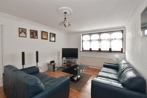 10 Ongar Way, Rainham, RM13 7TS