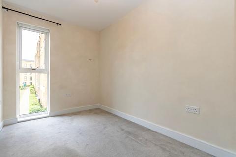 2 bedroom flat to rent, Tala Close, Surbiton KT6