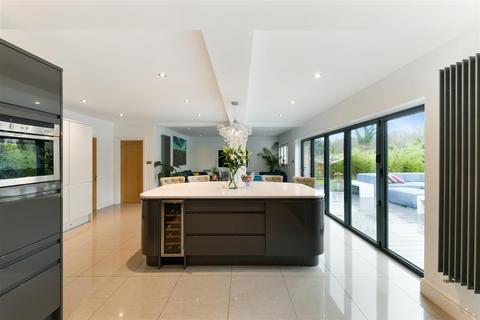 18 Beechfield, Banstead, SM7 3RG