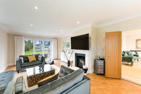 18 Beechfield, Banstead, SM7 3RG