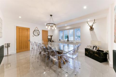 18 Beechfield, Banstead, SM7 3RG