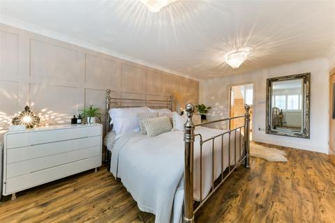 18 Beechfield, Banstead, SM7 3RG