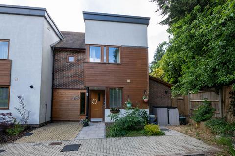 4 Edwards Close, Kings Worthy, Winchester, SO23 7HX