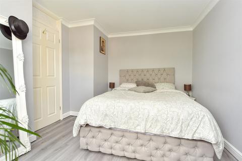 3 bedroom end of terrace house for sale, Blythe Close, Sittingbourne ME10