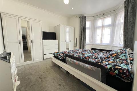 240 Henley Road, Ilford, IG1 2TW