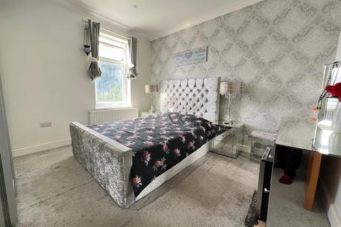 240 Henley Road, Ilford, IG1 2TW