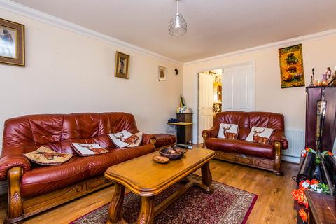 3 Batsmans Drive, Rushden, NN10 6EW