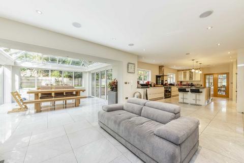 6 bedroom detached house to rent, Southwood Avenue, Coombe