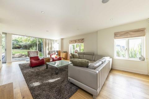 6 bedroom detached house to rent, Southwood Avenue, Coombe