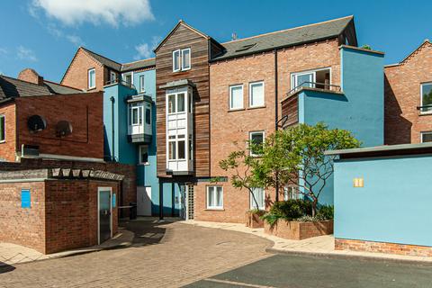 2 bedroom apartment to rent, St Denys Court, York YO1