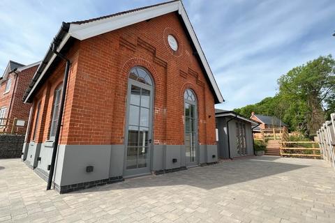 Retail property (out of town) to rent - Rowhedge Wharf Road, Colchester CO5
