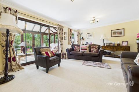 undefined, Woodleighton Grove, Uttoxeter