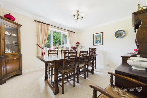 undefined, Woodleighton Grove, Uttoxeter