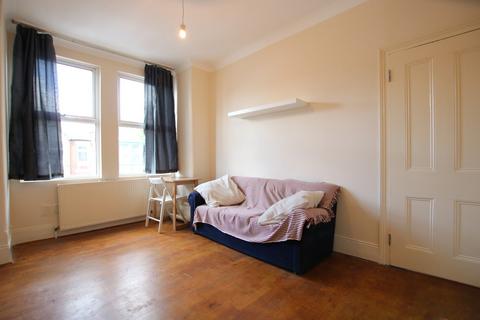 3 bedroom flat to rent, Deacon Road, Willesden, London