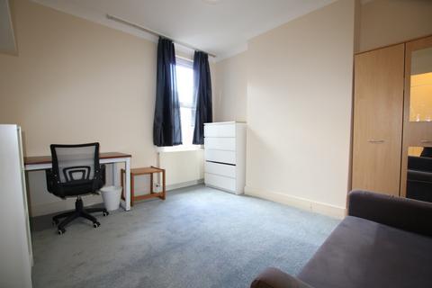 3 bedroom flat to rent, Deacon Road, Willesden, London