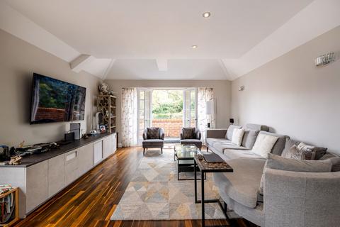 3 bedroom flat for sale, Redington Road, Hampstead, London NW3