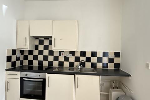 Studio to rent, Wellington Road South, Flat 2