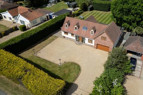 4 bedroom detached house for sale, Felixstowe Road, Nacton