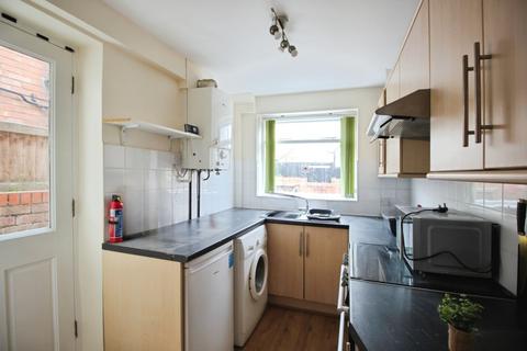 2 bedroom terraced house to rent, Talbot Street, Chester CH1