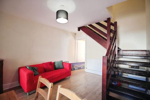 2 bedroom terraced house to rent, Talbot Street, Chester CH1