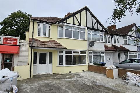 3 bedroom end of terrace house to rent, Lyon Park Avenue, Wembley