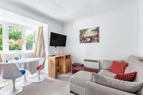Studio to rent, Hull Close, London, SE16