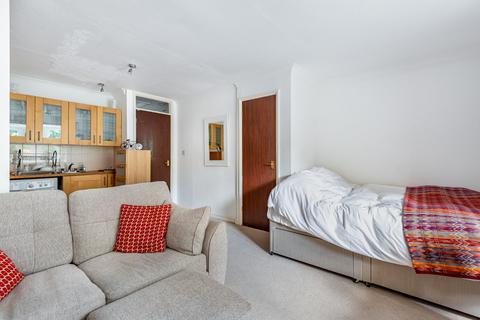 Studio to rent, Hull Close, London, SE16