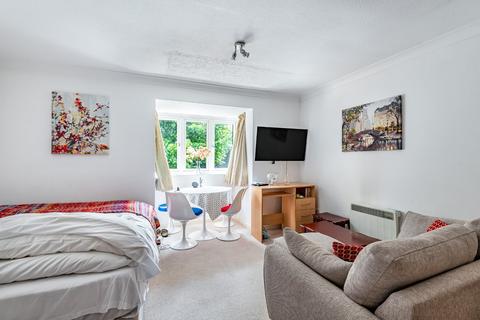 Studio to rent, Hull Close, London, SE16
