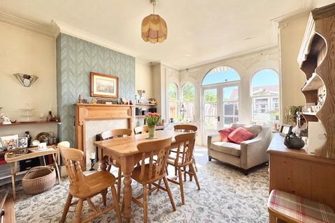 4 bedroom terraced house for sale, WELHOLME ROAD, GRIMSBY