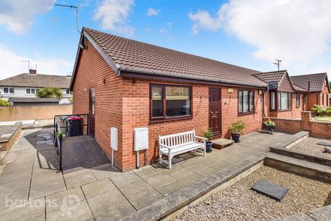 2 bedroom semi-detached bungalow for sale, Holly Crescent, Sunnyside