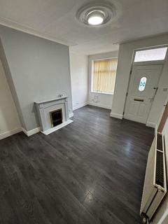 2 bedroom terraced house to rent, Sutherland Mount, Leeds LS9