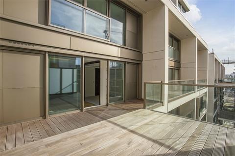 2 bedroom apartment to rent, Kensington High Street , London W14