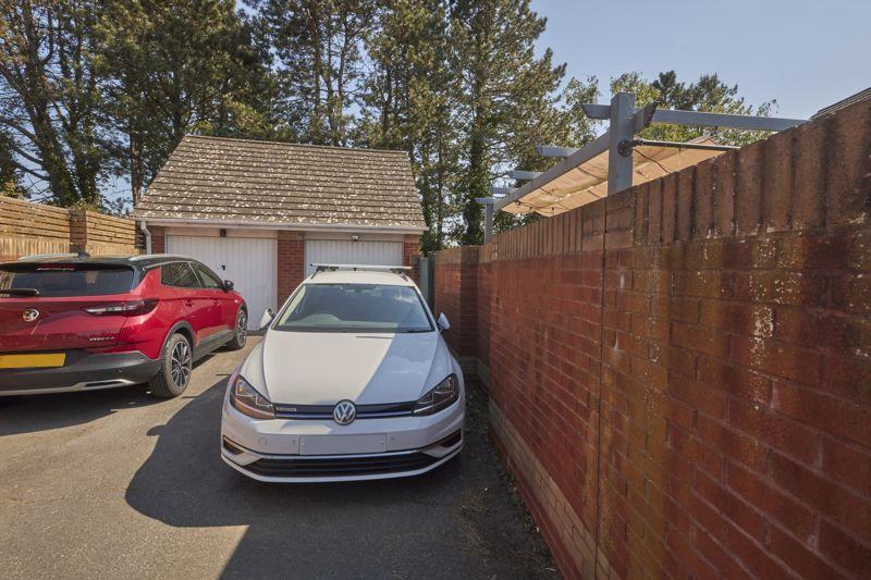Garage & Parking