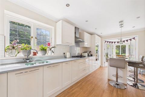 1 Heathcote, Tadworth, KT20 5TH