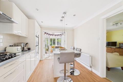 1 Heathcote, Tadworth, KT20 5TH
