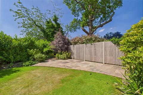 1 Heathcote, Tadworth, KT20 5TH