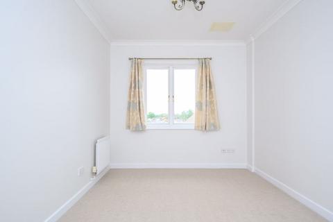 1 bedroom flat to rent, St Clements House, Church Street, Walton-on-Thames