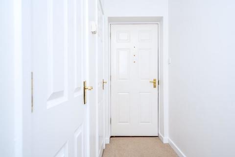 1 bedroom flat to rent, St Clements House, Church Street, Walton-on-Thames