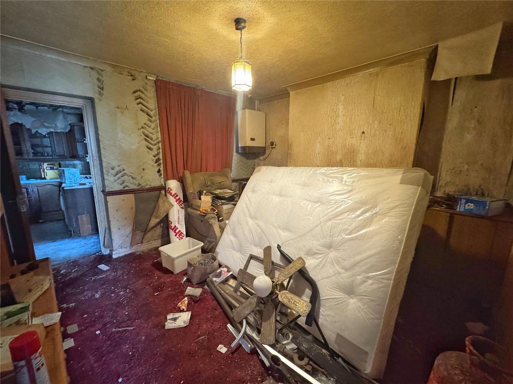 Sitting / D Room