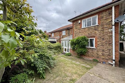 31 Highfield Road, Bourne End, SL8 5BE