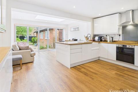 44 Beech Tree Road, Holmer Green, High Wycombe, HP15 6UT