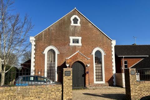 2 bedroom terraced house to rent, High Street, Minster