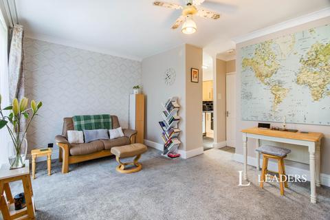 1 bedroom apartment to rent, Pembroke Avenue, KT12